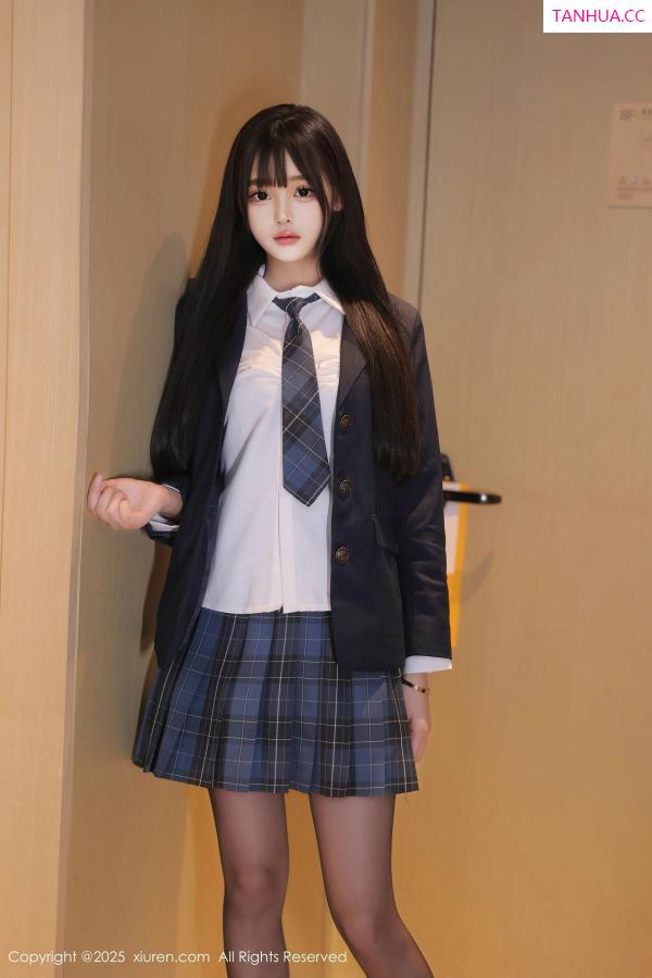 [XiuRen]高清写真图 2025.02.08 No.9853 余安安 黑丝美腿